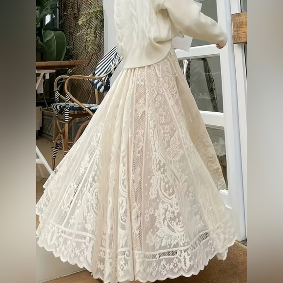 Elegant Cream Lace High Waist Maxi Skirt New Boutique - Picture 2 of 5